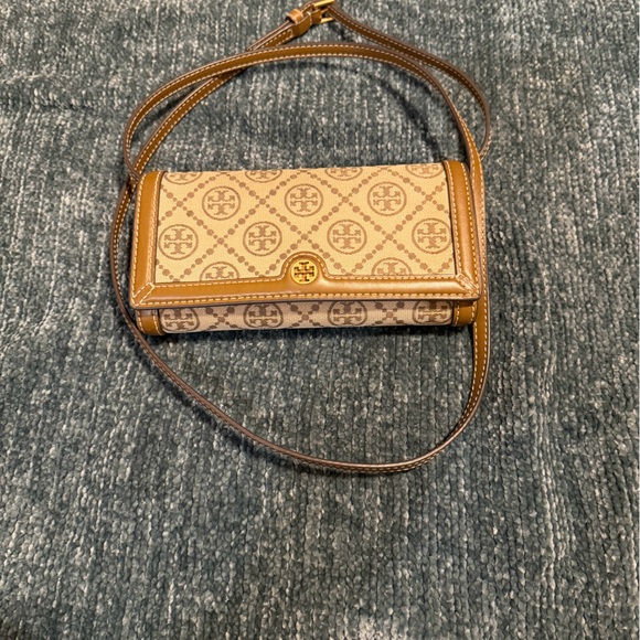 Tory Burch Logo Jacquard Attaché Wallet - Picture 7 of 8